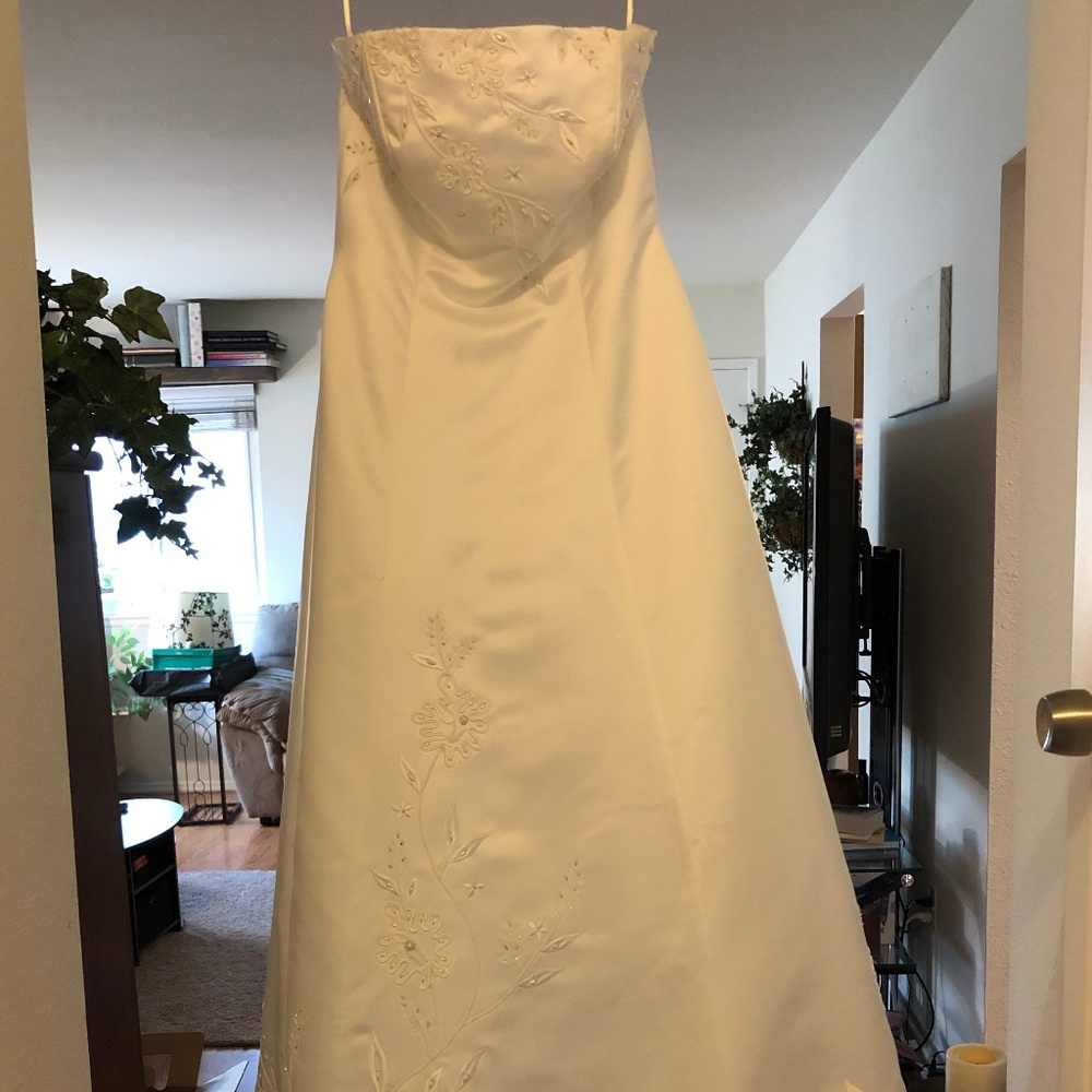 Jasmine strapless wedding gown w/ shawl